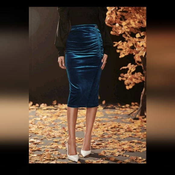 NEW Velvet Stretchy Ruched Pencil Skirt - Picture 3 of 5